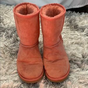 Uggs-short classic coral colored uggs size 6